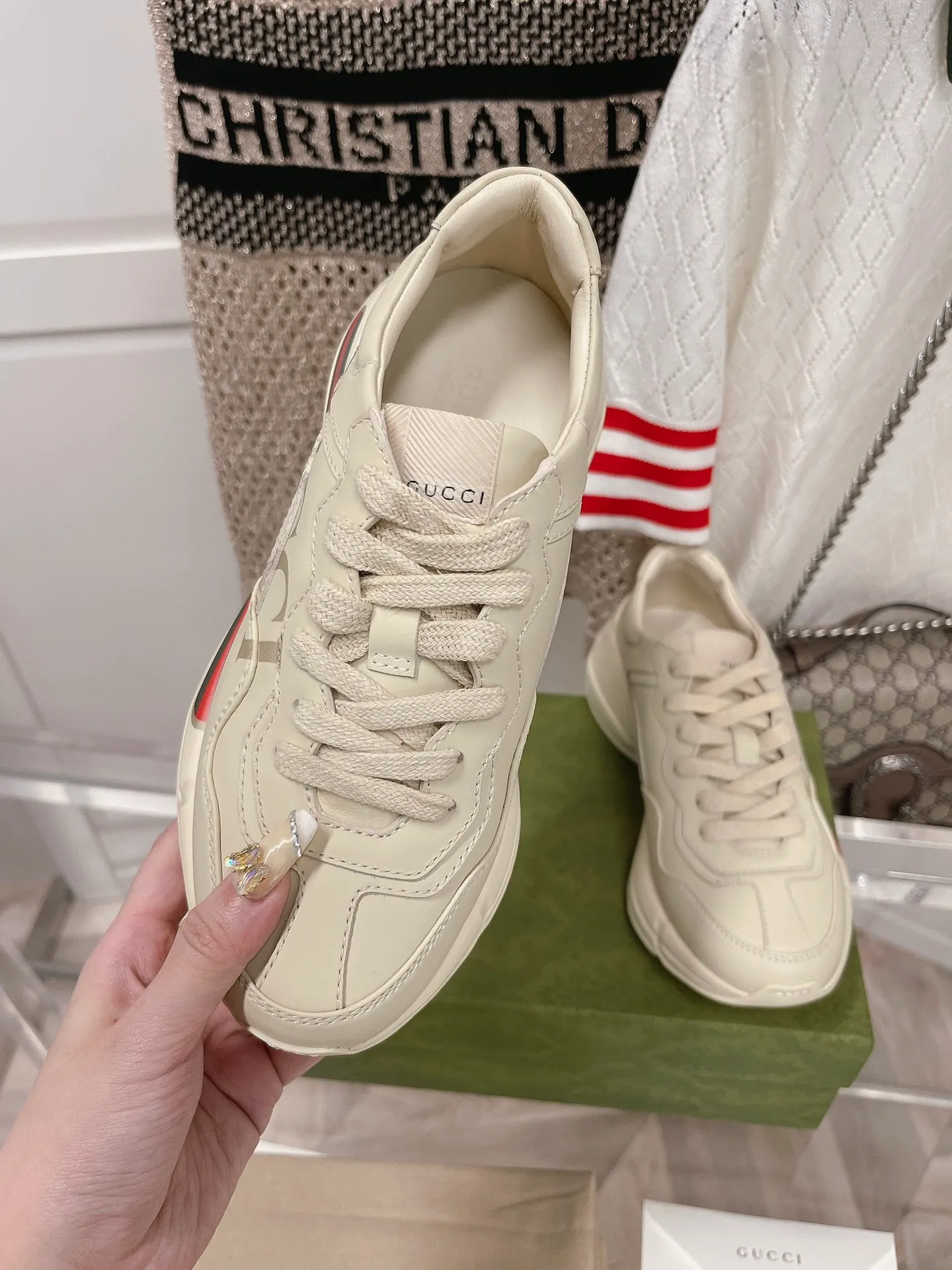 👟👟Ex-factory price 480👟👟 Women's shoes, women's clothing, upgraded version 2022 Gucci Gucci top version couples' dad shoes series is new! 🖤 ⚠GG couple’s dad shoes have been popular in recent years; new colors are updated constantly; Gucci has updated new colors in 2022, and our home and counters have new ones at the same time. This classic dad shoe has celebrities and Internet celebrities Anchors and others are sure to plant grass and call ❤ Classic fashion style, distressed leather surface, 5D drawing printing; mixed surface splicing colors, etc... Original customization (off-white eco-friendly cowhide, first layer of cowhide inside), original outsole... Shiny colorful drawings embellish the sides of the shoe body, old color rubbing, package production technology, 1:1 creation / only to make the best shoes. Size: Women’s 35-45